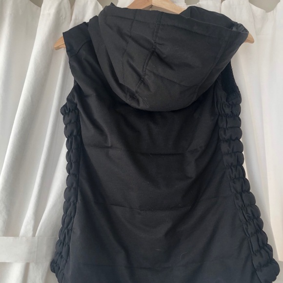 Ladies black puffy vest - Picture 3 of 6